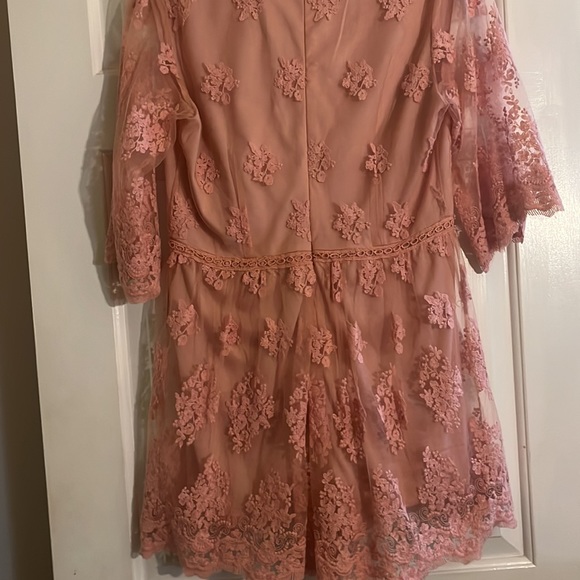 Perfect Rose Short Romper! NWT - Picture 5 of 5
